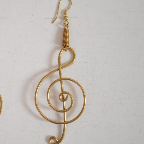 Earing - Picture 2 of 2